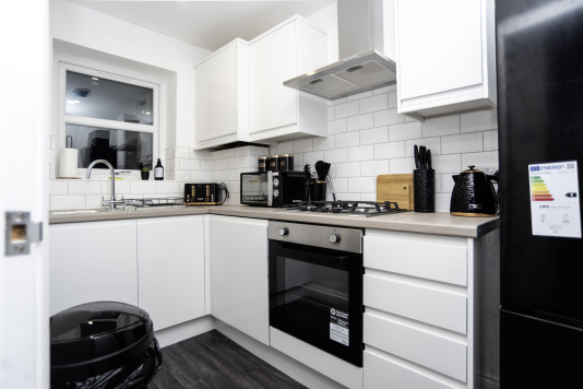 Premium kitchen with fully integrated appliances and complimentary tea & coffee