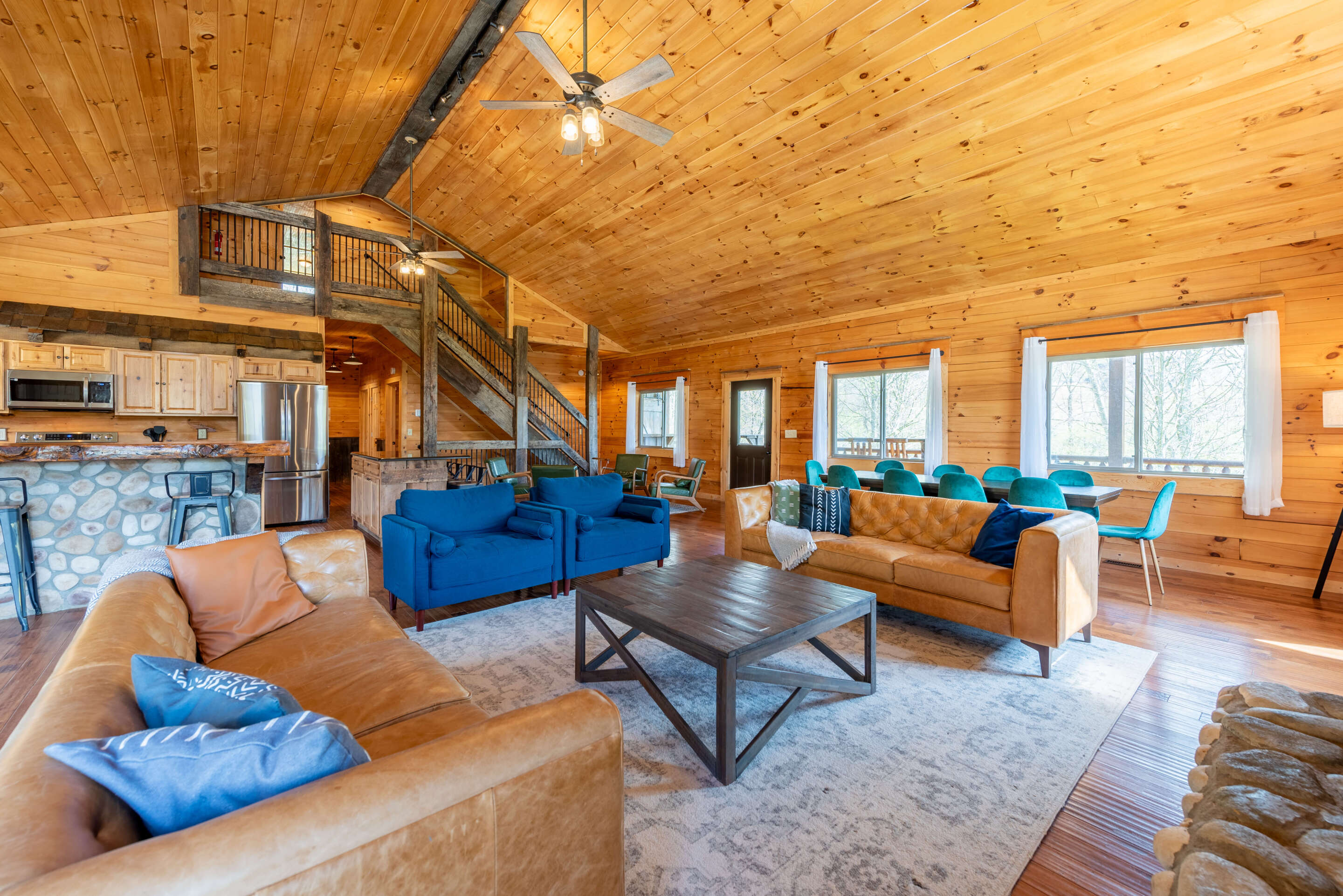 Majestic Lodge | Photo 8