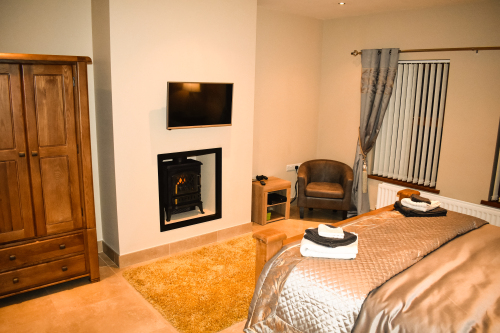 Luxury-House-Whirlpool bath-Mountain View