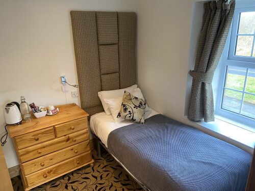 Room 1 - SMALL Single Ensuite - NO PETS (72sqft) - Room Only 