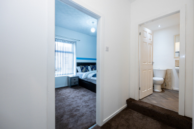Bedroom 1/ bathroom 