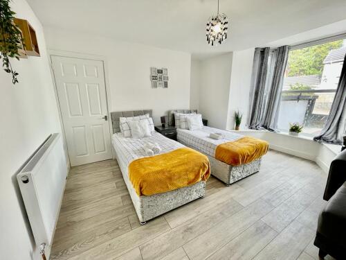 Cosy 1-Bedroom Apartment Briton Ferry, Neath Port Talbot - 