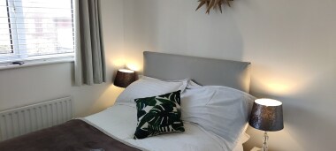 Bedroom 3 upgraded to a small double. (4ft); complete with 2 bedside tables and lamps.
This room is at the back of the house and enjoys views over the garden and adjoining parkland. 