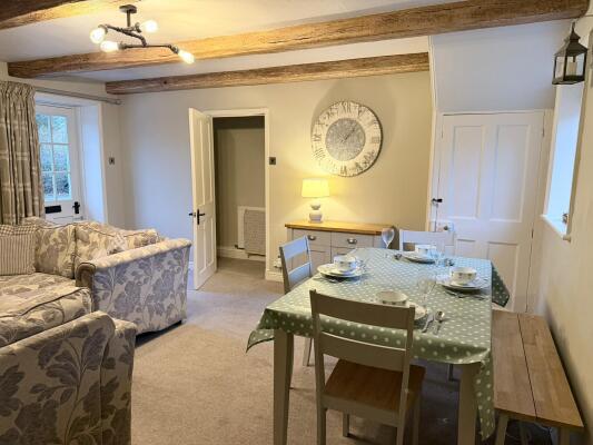 Cosy rustic living-dining area