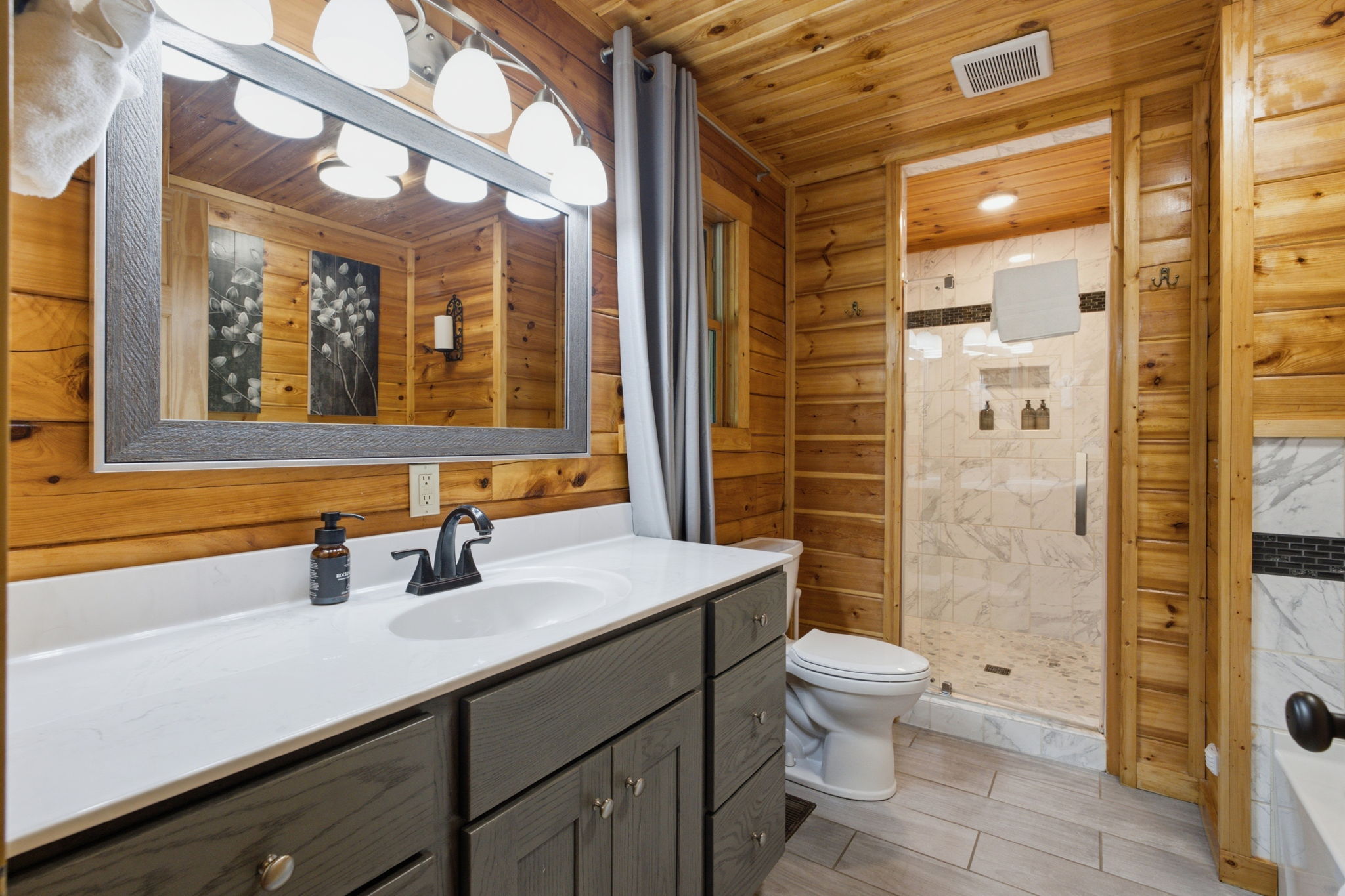 Firefly Hollow Lodge | Photo 34