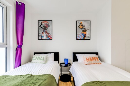 Bedroom with Zip link bed