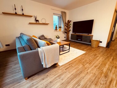 Wohnbereich mit Weinständer