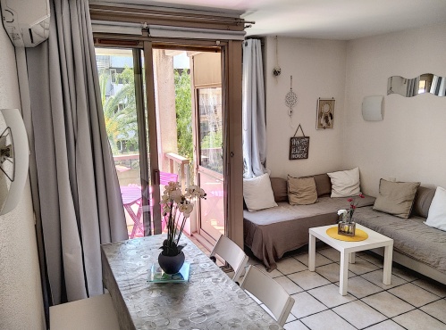 salon/ salle à manger 4 personnes 