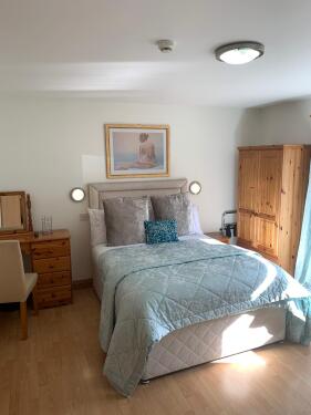 Deluxe-Double or Twin-Ensuite with Shower