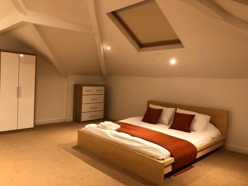 Master Bed 1