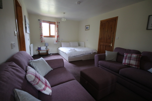 Lounge with additional bed