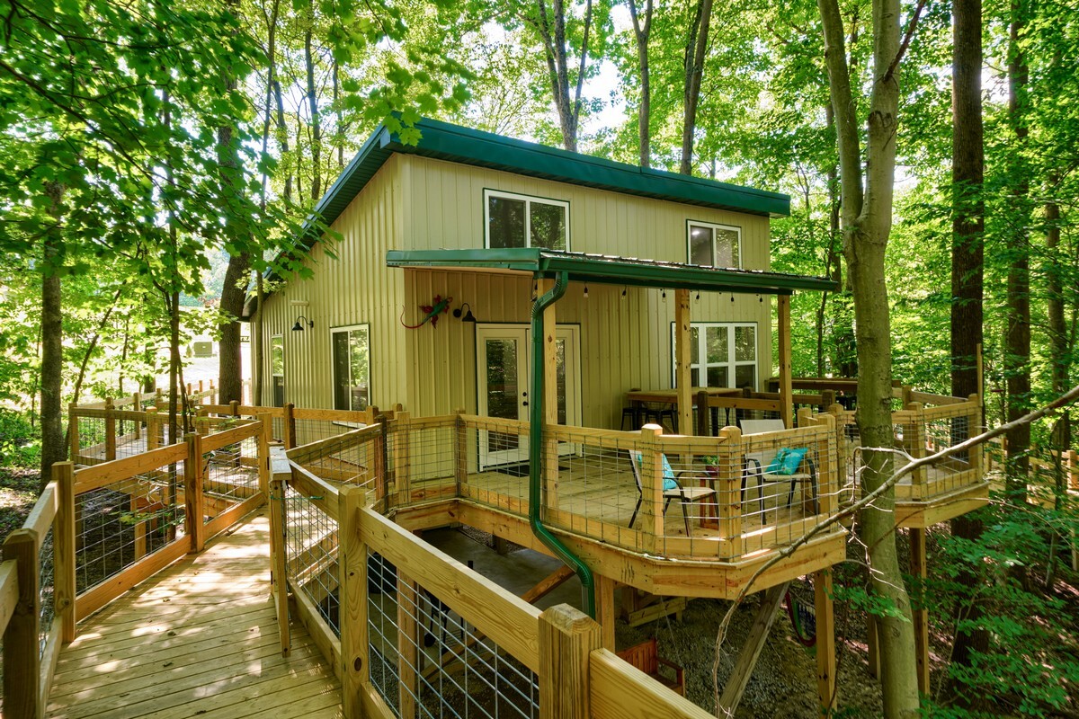 Triple R Ranch Treehouse R-The Tree Houses at River Ranch - Lazy R by The Tree Houses at River Ranch