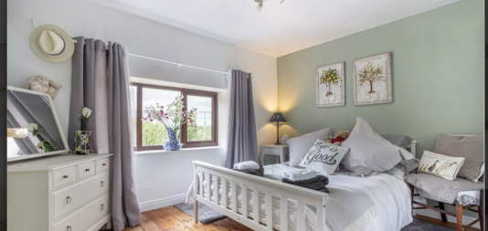1st floor double  bedroom with view over garden