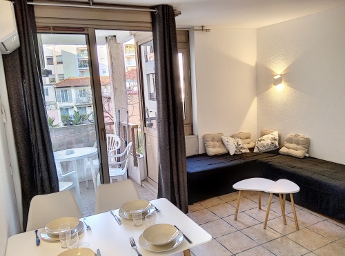 salon avec accès balcon