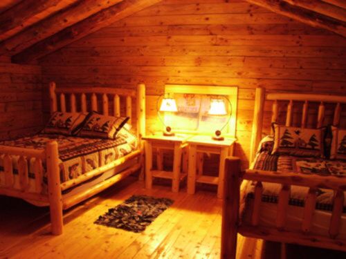 Guestroom/Loft Knotty Cabin