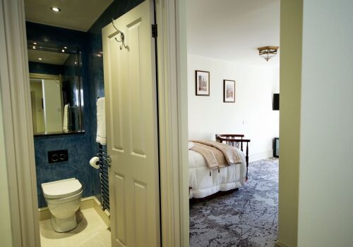 Single room-Standard-Ensuite with Shower-Bedroom 9