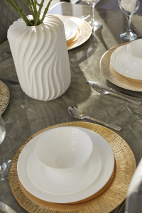 A practical and welcoming kitchen ideal for everyday cooking needs.