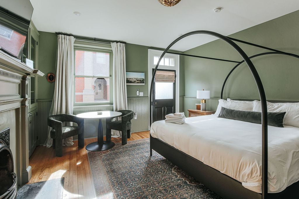 Suite 3-Suite-Deluxe-Private Bathroom