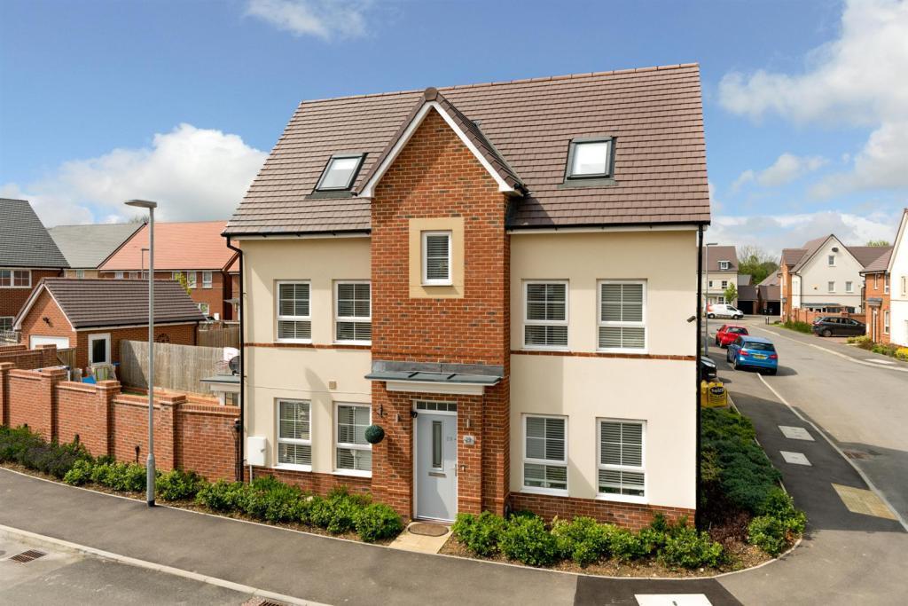 Beautiful 4 Bedroom Treasure, Hemel Hempstead Homepage