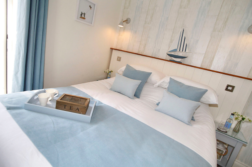 Double room-Deluxe-Ensuite with Bath-Balcony-Room 3 or 4 - Double Room with Balcony