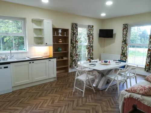 Bungalow-Ensuite with Bath-Countryside view - Base Rate