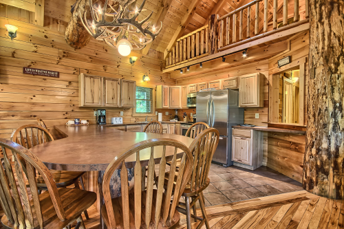 Breakfast Bar and Chairs, Rocky View Lodge