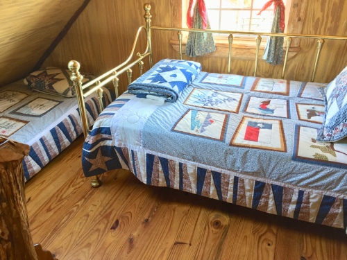 Texas Lone Star Log cabin has 2 twin beds in the loft.