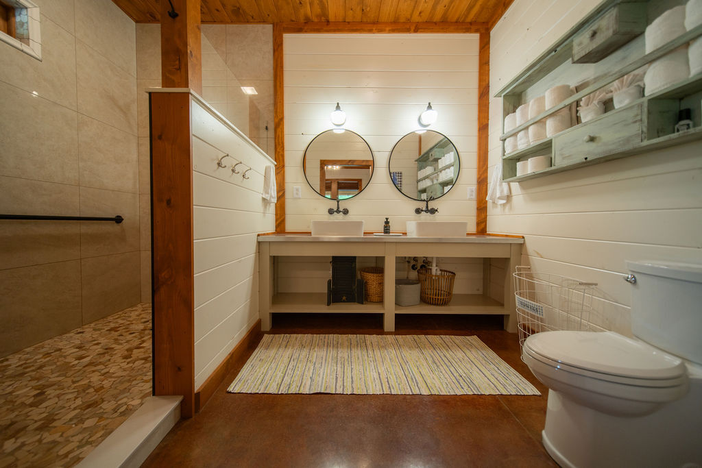 The Farmhouse on Barton | Photo 34