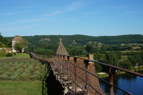 Tour, jardin et vue sur la Dordogne