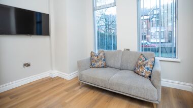 A modern open plan living area, which boasts high ceilings, huge windows and stunning cornice. A stylish seating area for the group to relax together, maybe after a busy day sightseeing, shopping or maybe just to have a movie night in.....