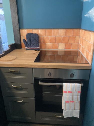 3 bedroom boutique art apartment with sea views