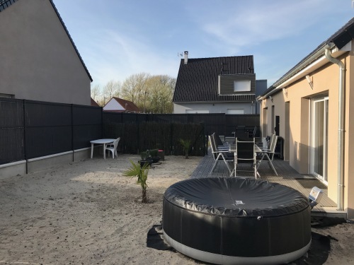 Terrasse avec SPA pour 6 personnes et Salon de jardin