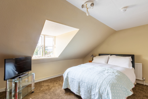Attic room - Small -Double room-Ensuite with Shower