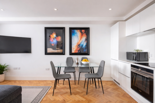 Spacious kitchen to prepare food. 