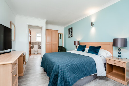 Double room-Standard-Ensuite with Bath-Double Chalet - base rate  
