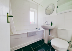 Bathroom: Bath, shower & toiletries