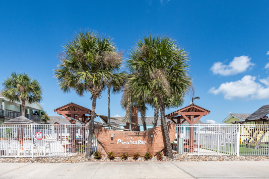 larger pool has Pirate Ship 