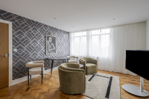 Beautifully designed living room. Sky Sports (football & F1)/Sky Movies, Netflix and many more all included