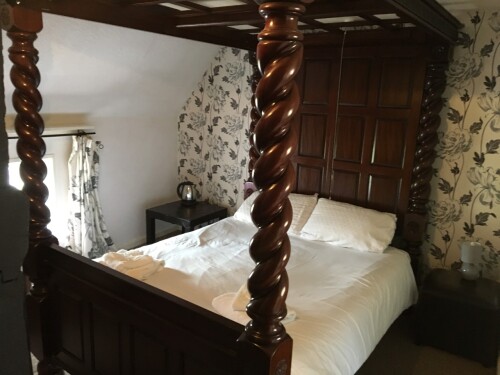 Deluxe-Double room-Ensuite with Bath-Four Poster