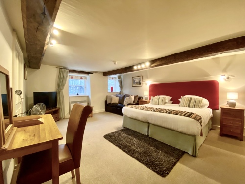 Room 4 Beaumaris-Executive-Double or Twin-Ensuite with Bath-Street View - Base Rate