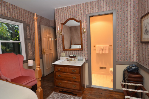 Room 306 Jefferson Davis-Single room-Private Bathroom-Economy-Street View - Room Only - No Breakfast