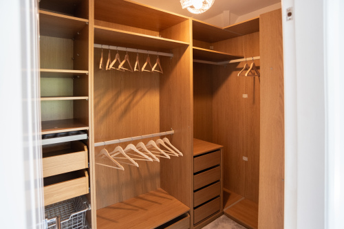 Master Bedroom Walk in Wardrobe
