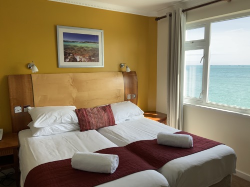 Twin room-Ensuite-Sea view