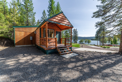 Fisherman's Cove- Premium-Cabin-Private Bathroom- Lake View