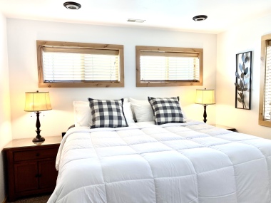 1/2 bedrooms with king size beds