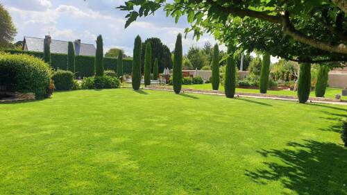 Vue du jardin depuis la terrasse