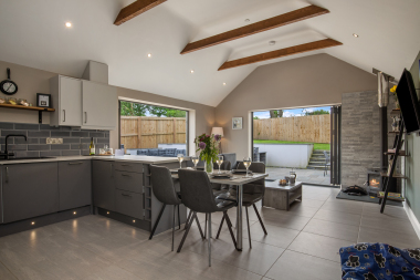 Kitchen/seating area