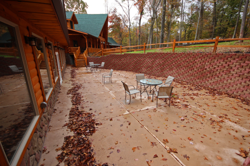 Pool Room Front Patio, Majestic Oaks Lodge