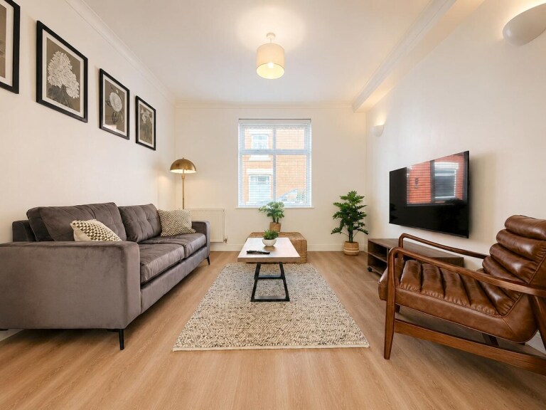 The Urban Nest – Central Stay for 4