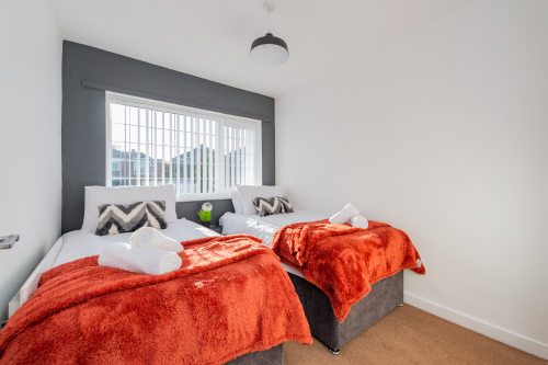 Bedroom 2 - 2 x single beds